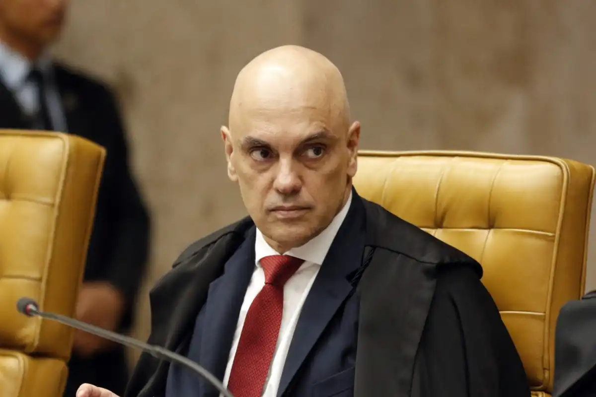 Alexandre de Moraes vota para Bolsonaro se tornar réu em julgamento