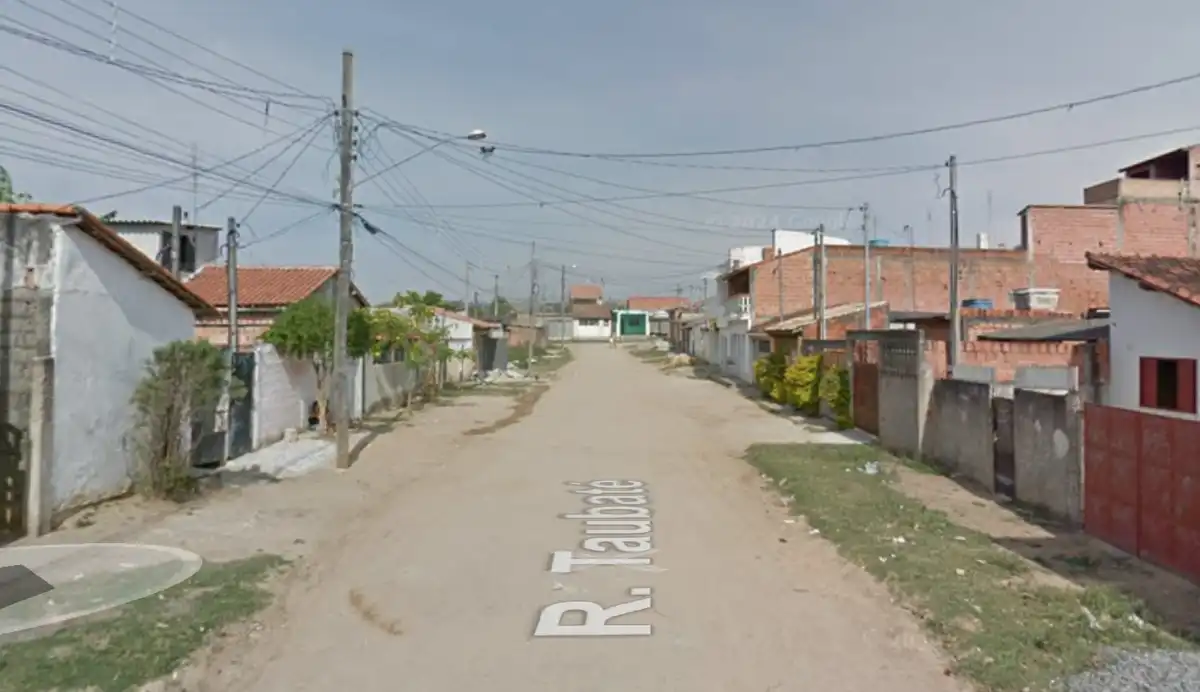 Criança morre após ser atropelada na garagem de casa em Potim