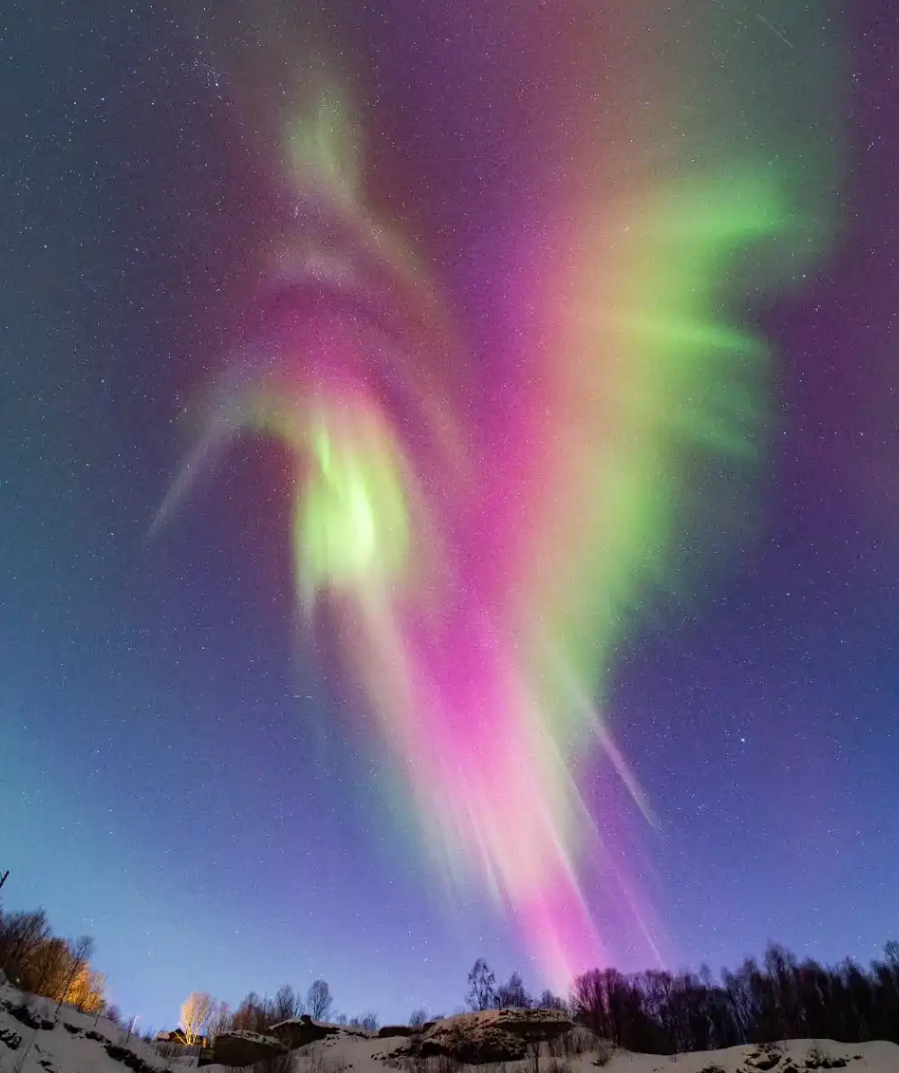 Fotógrafo registra aurora boreal em forma de beija-flor