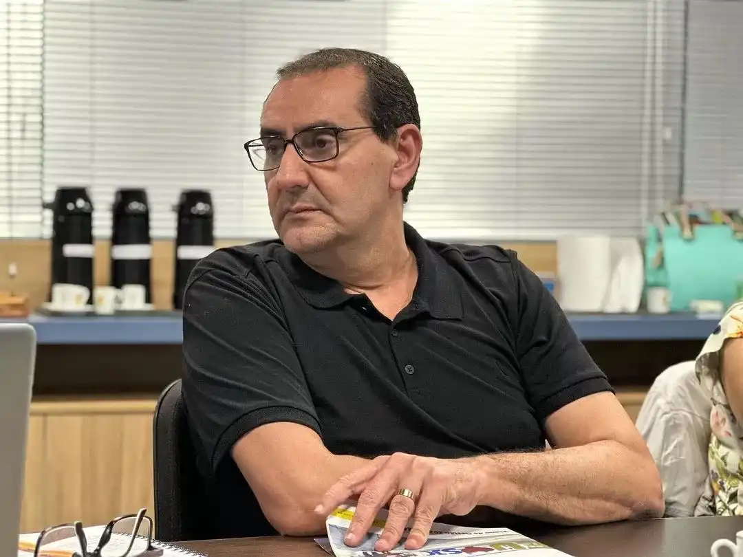 Anderson Farias diz que “não tem nada de errado” em Secretária faltar ao trabalho para ir à Disney