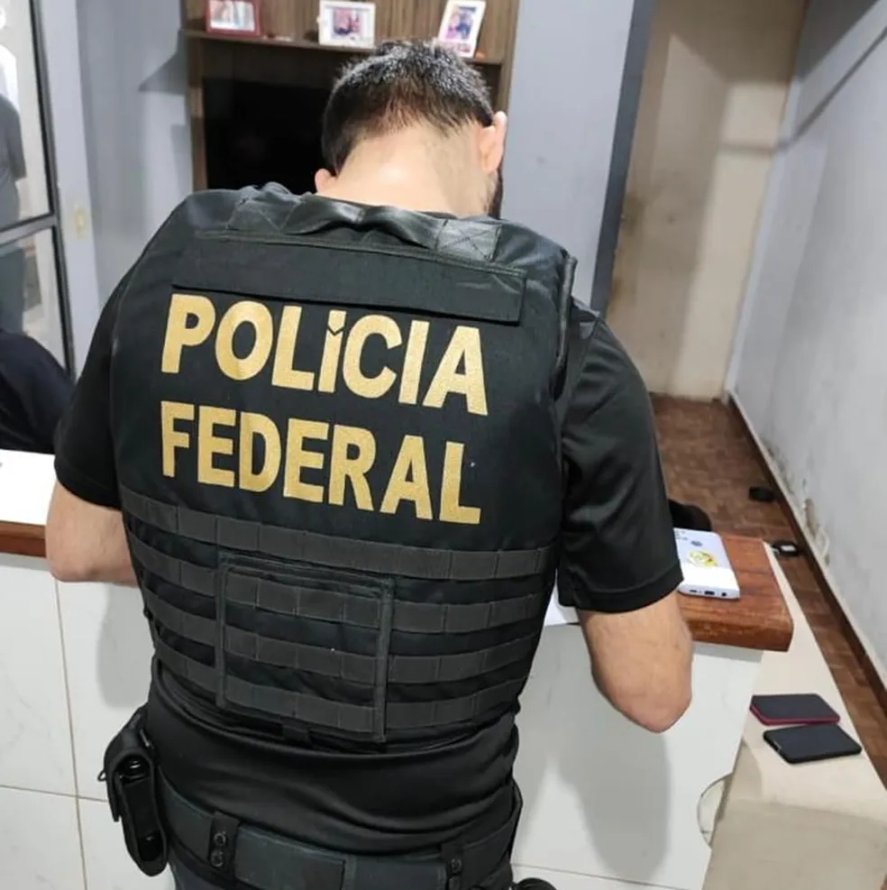 Homem de 23 anos é preso com conteúdo de pornografia infantil no celular em São José