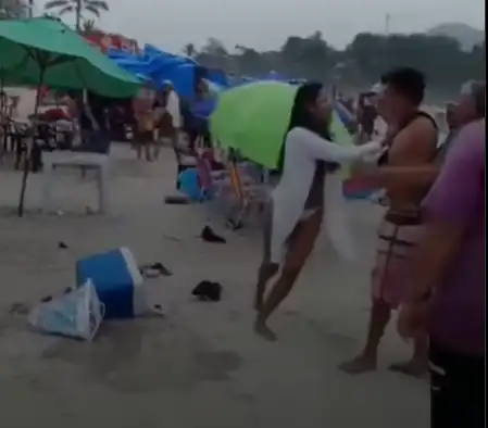 Briga entre ambulantes e turistas causa tumulto na Praia Grande em Ubatuba