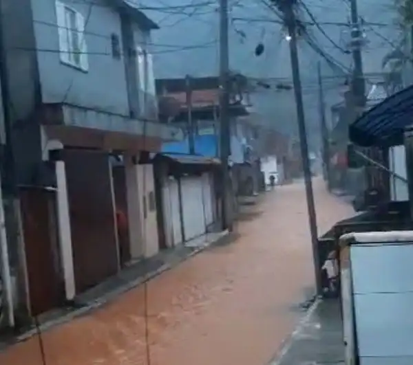 Chuvas fortes voltam a causar problemas em São Sebastião