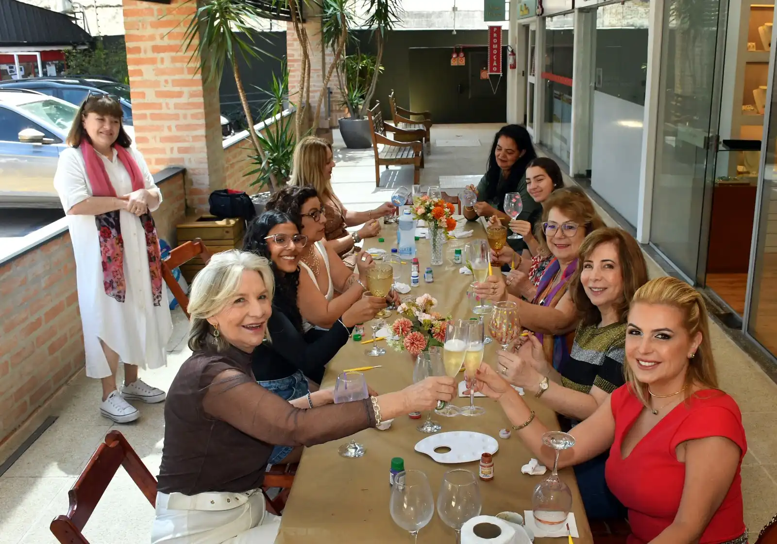 Ika Coelho Joias celebra o Mês das Mulheres com brunch e experiência artística