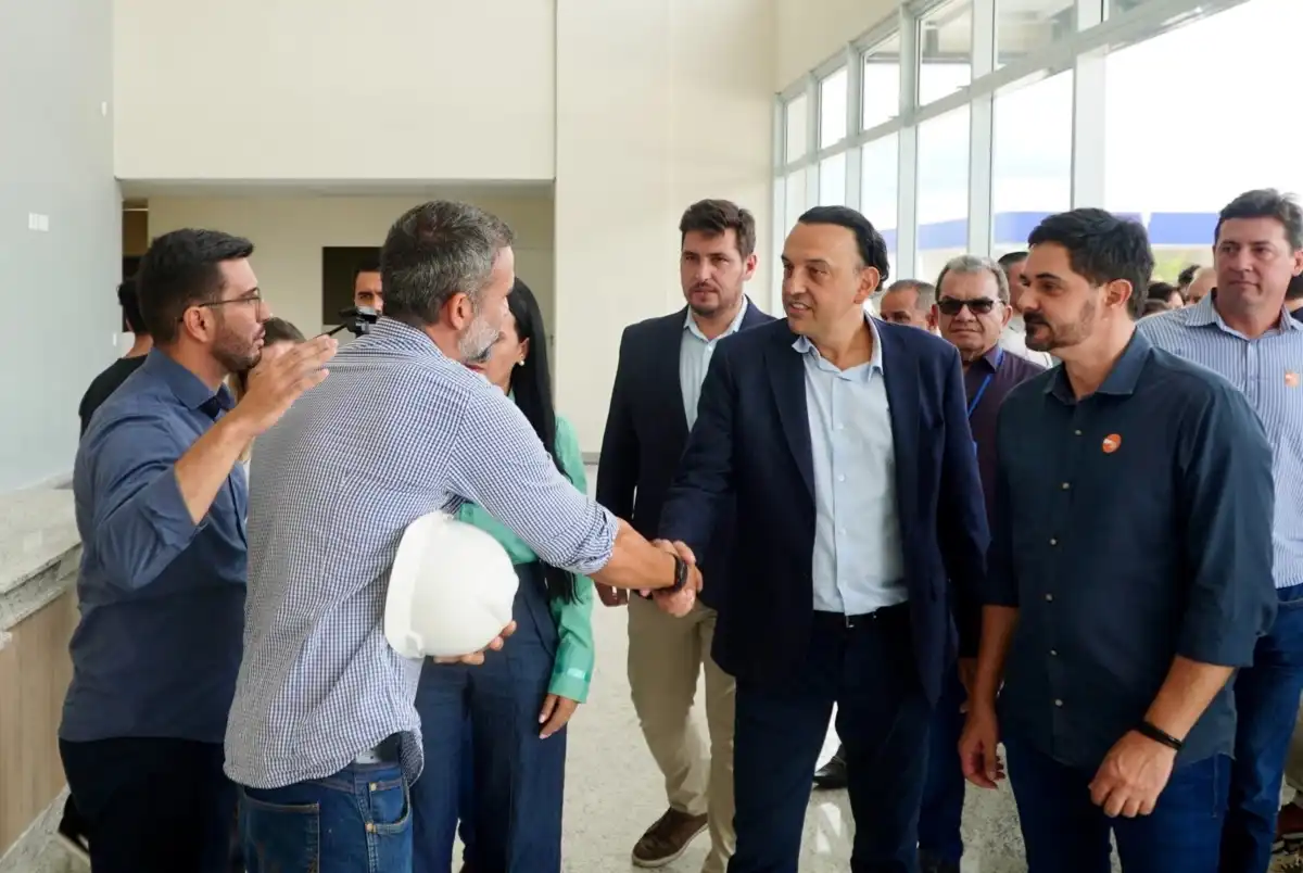 Governador em exercício visita obras do Hospital Regional Circuito da Fé em Cruzeiro