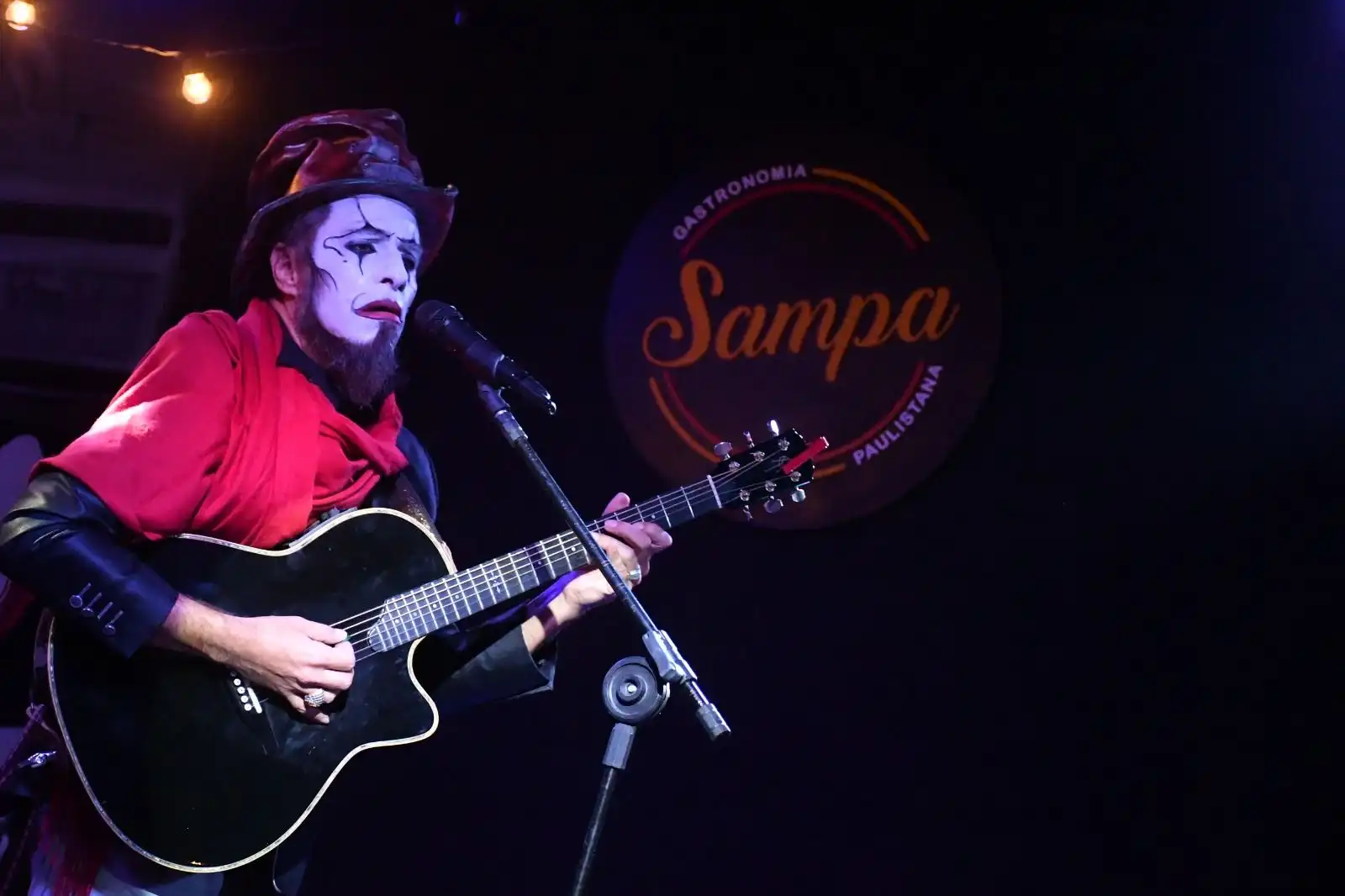 Teatro mágico - voz & violão  no Sampa Gastronomia
