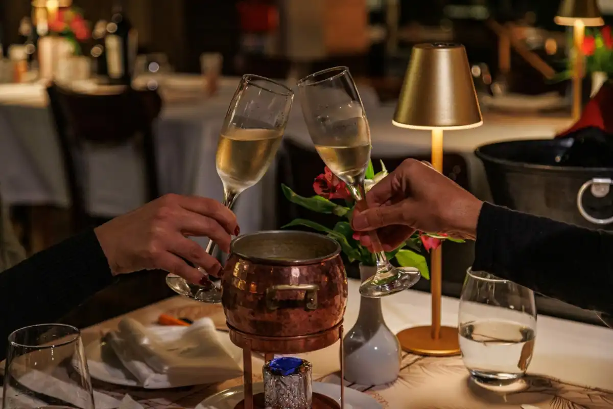 “Noites românticas” embalam o Restaurante Donna Pinha a partir de agosto