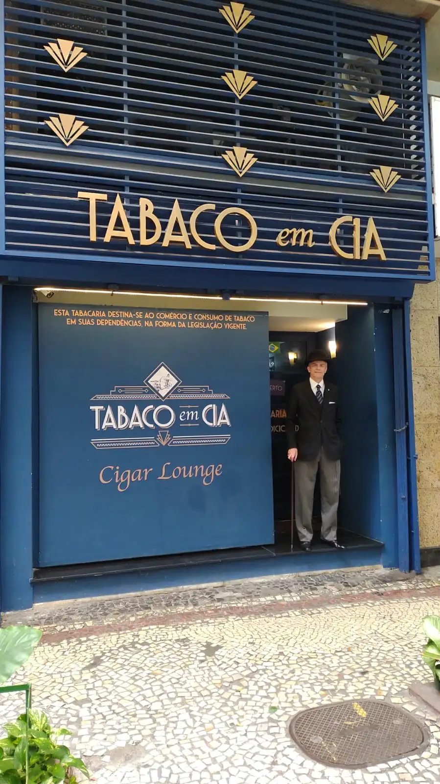 Tabaco em Cia completa um ano, recriando a identidade e o glamour do art deco dos anos 20 em Copacabana
