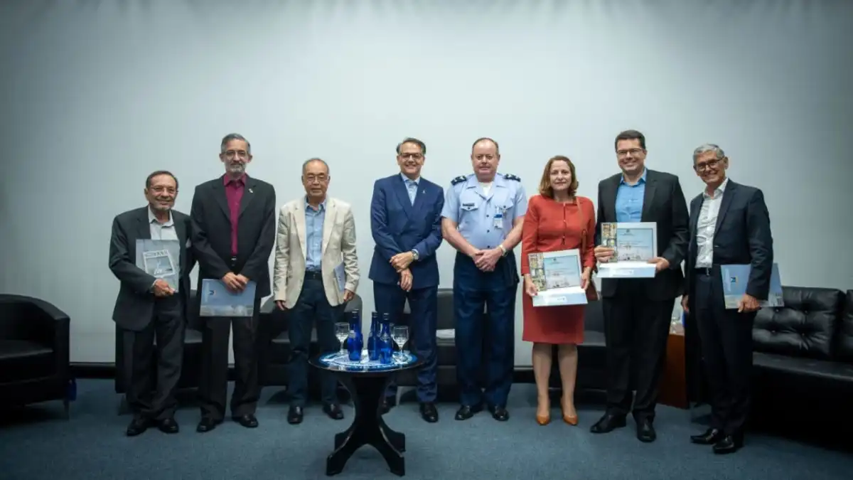 O lançamento do livro no DCTA contou com mesa redonda com os escritores 