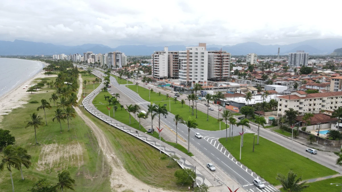 Briga termina com tentativa de atropelamento e facadas em Caraguatatuba