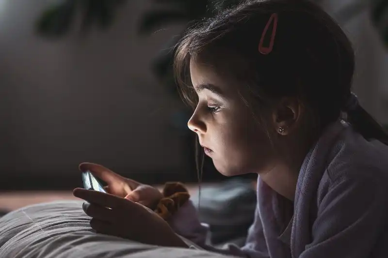 Consulta pública da SECOM sobre uso de telas por crianças e adolescentes recebe 602 contribuições