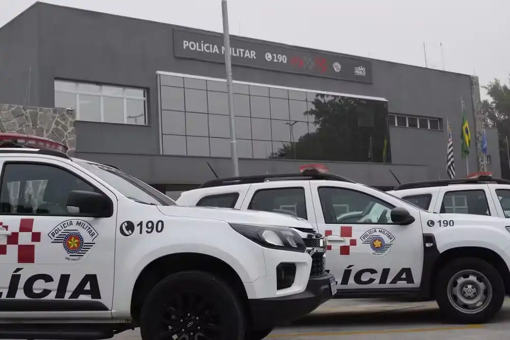 Homem é preso por tentar vender arma de fogo em supermercado em Sjcampos