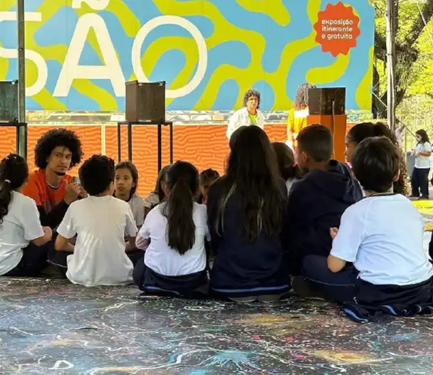 Busão das Artes leva atividades lúdicas e científicas ao Parque Horto Florestal