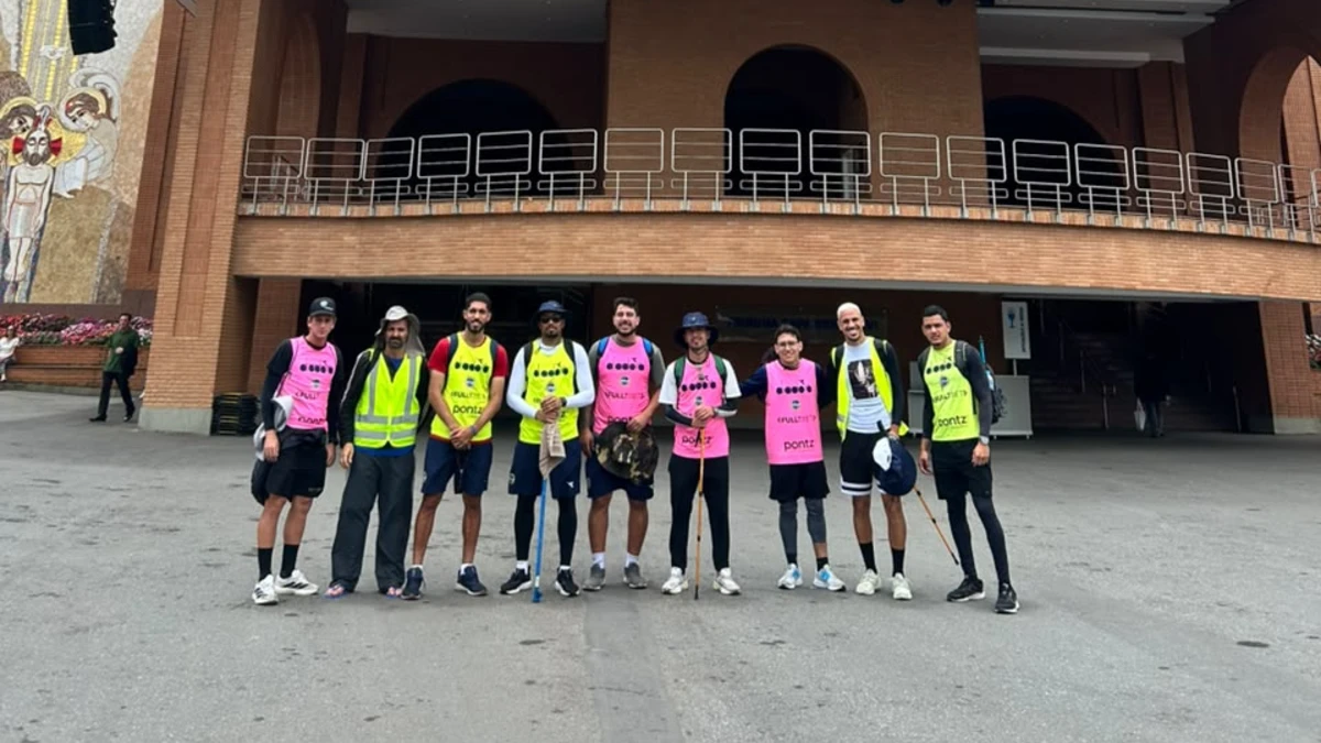 Após título inédito, jogadores do São José fazem romaria de 80 km até Aparecida