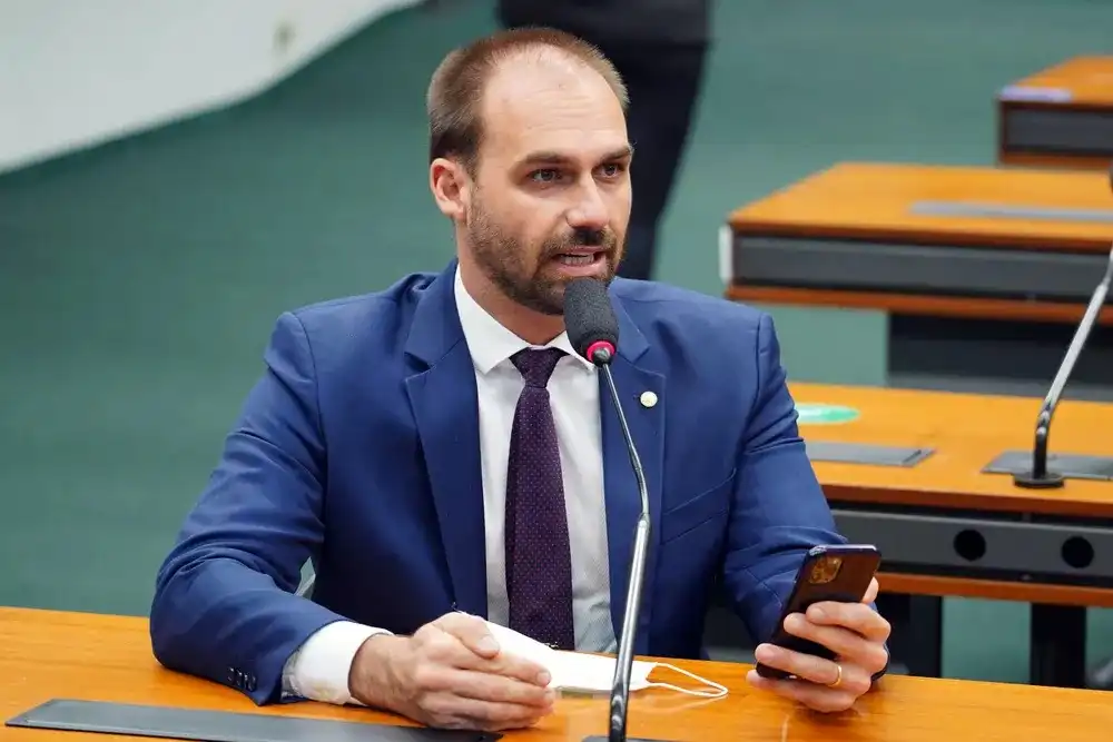 Câmara de São José rejeita Título de Cidadão Joseense para Eduardo Bolsonaro