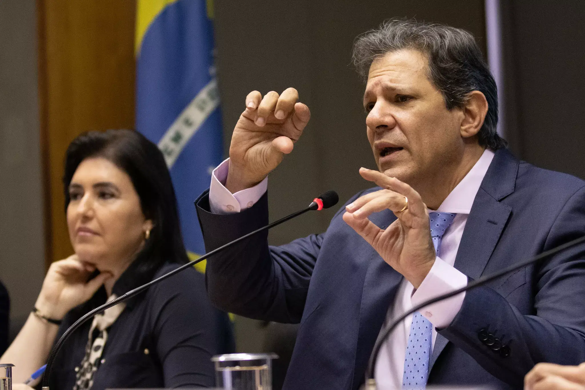 Haddad anuncia redução de IOF, mas governo pretende elevar outros impostos