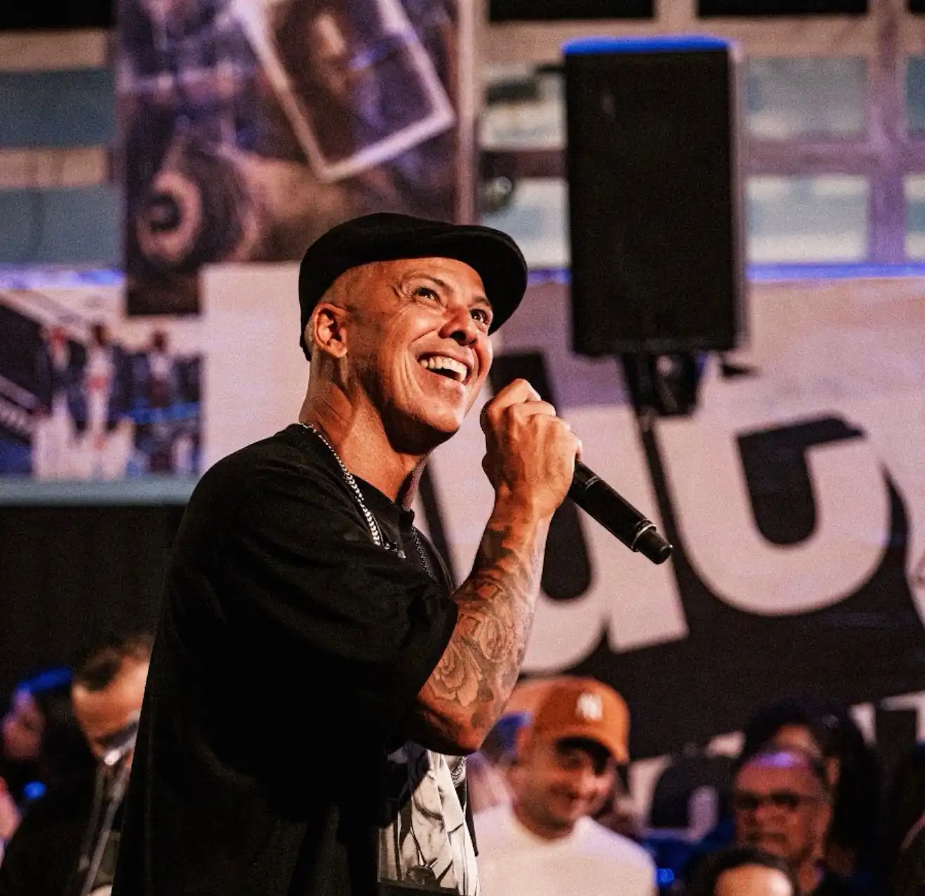 Pé na Areia celebra 6 anos com show de Leandro Sapucahy e feijoada em São José dos Campos