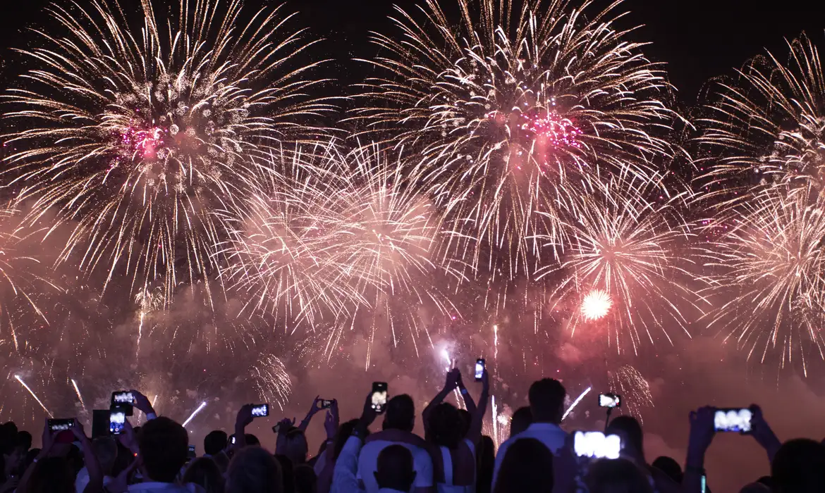 Confira a lista de praias que terão queima de fogos em São Sebastião 