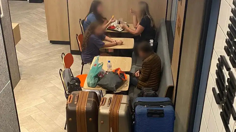 Mãe e filha moram há meses em unidade do McDonald´s
