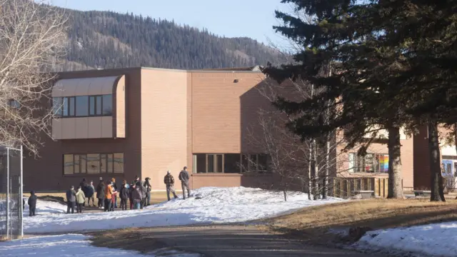 Ao menos 10 pessoas morrem em tiroteio em escola na Colúmbia Britânica, no Canadá