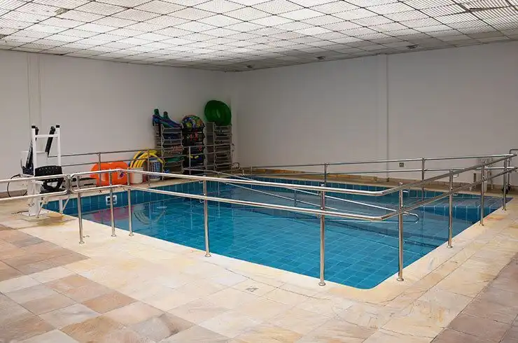 Revitalização de piscina marca 20 anos da Clínica de Fisioterapia da UNITAU