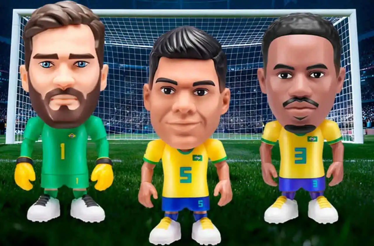 Febre dos “Mini Craques” volta com coleção oficial da Copa do Mundo