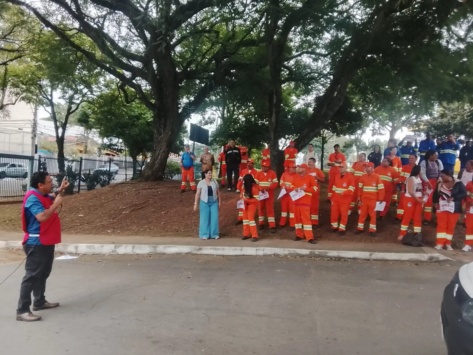 Greve na Urbam entra no 2º dia e paralisa 70% das obras e serviços de varrição em São José dos Campos