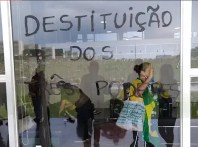 Perícia da PF indica que Ibaneis não foi conivente com invasão de 8/1