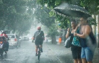 Baixa umidade x excesso de chuva: 4 alertas para hoje