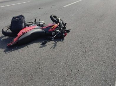 Homem cai de moto e é atropelado por caminhão em Jacareí