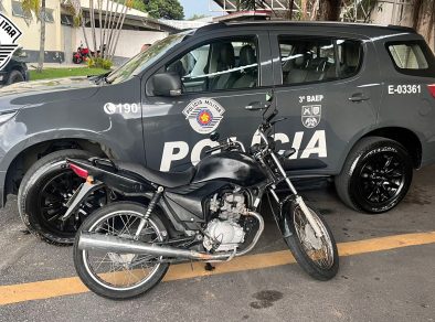 Em Pindamonhangaba, homem de 22 anos é preso com motocicleta furtada