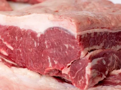 <strong></noscript>China volta a importar carne bovina do Brasil </strong>