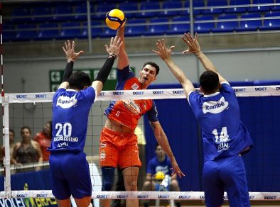 <strong></noscript>Vôlei São José vence mais uma e chega a 15 vitórias na Superliga</strong>