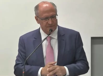 Alckmin diz que capina 3 horas por mês em sítio em Pindamonhangaba