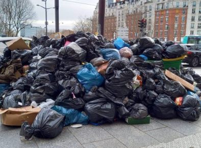 Mudanças previdenciárias gera confusão e transforma Paris em “lixão ao céu aberto”