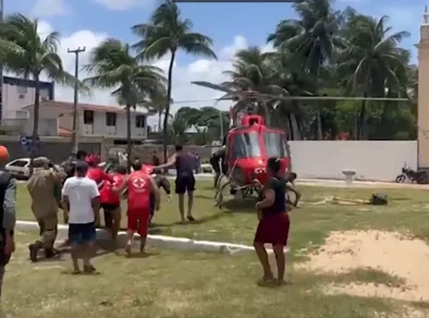 <strong></noscript>Adolescente é atacado por tubarão em Jaboatão dos Guararapes (PE)</strong>