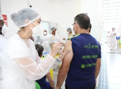 São José aplica vacina bivalente em idosos com 62 anos a partir desta quarta (15)