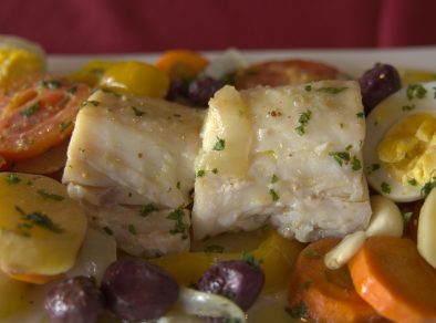 Aprenda a preparar receita de Bacalhau à Portuguesa para a Páscoa