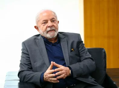 Lula envia projeto sobre aumento do piso da enfermagem ao Congresso