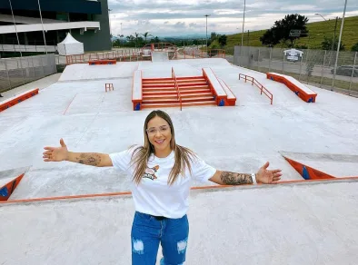 Joseense e bicampeã mundial, Pâmela Rosa inaugura pista de skate em São José