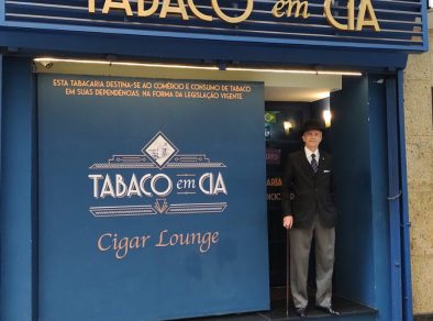 Tabaco em Cia completa um ano, recriando a identidade e o glamour do art deco dos anos 20 em Copacabana