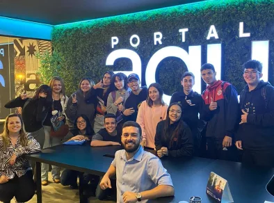 Estudantes de escola estadual visitam Portal Aqui Vale e conversam com equipe sobre profissão