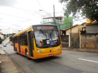 Mulher é atropelada por ônibus na manhã desta segunda-feira (08) em São José