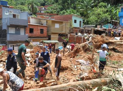 Famílias vítimas da tragédia em São Sebastião terão direito a auxílio-transporte