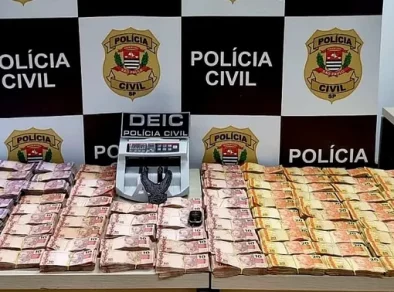 Polícia apreende R$ 143 mil em casa de suspeito por tráfico de drogas