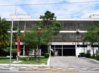 Prefeitura de Jacareí aprova aumento salarial de servidores municipais e professores