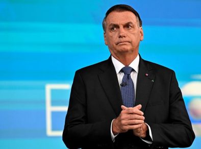 Bolsonaro é investigado por suposta fraude no cartão de vacinação