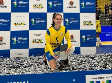 Jana, ala do São José Futsal, conquista torneio com a Seleção Brasileira