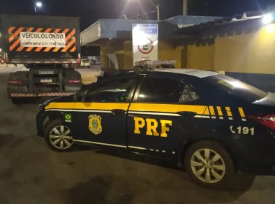 PRF apreende 47 toneladas de milho em transporte irregular em Atibaia