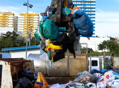 Urbam inicia coleta de lixo emergencial após paralisação dos coletores